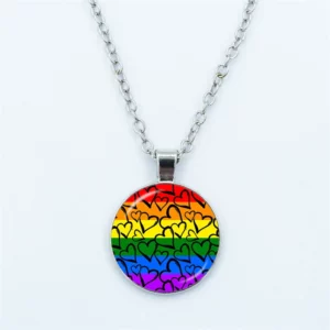 Collier Pride avec mosaïque de cœurs arc-en-ciel