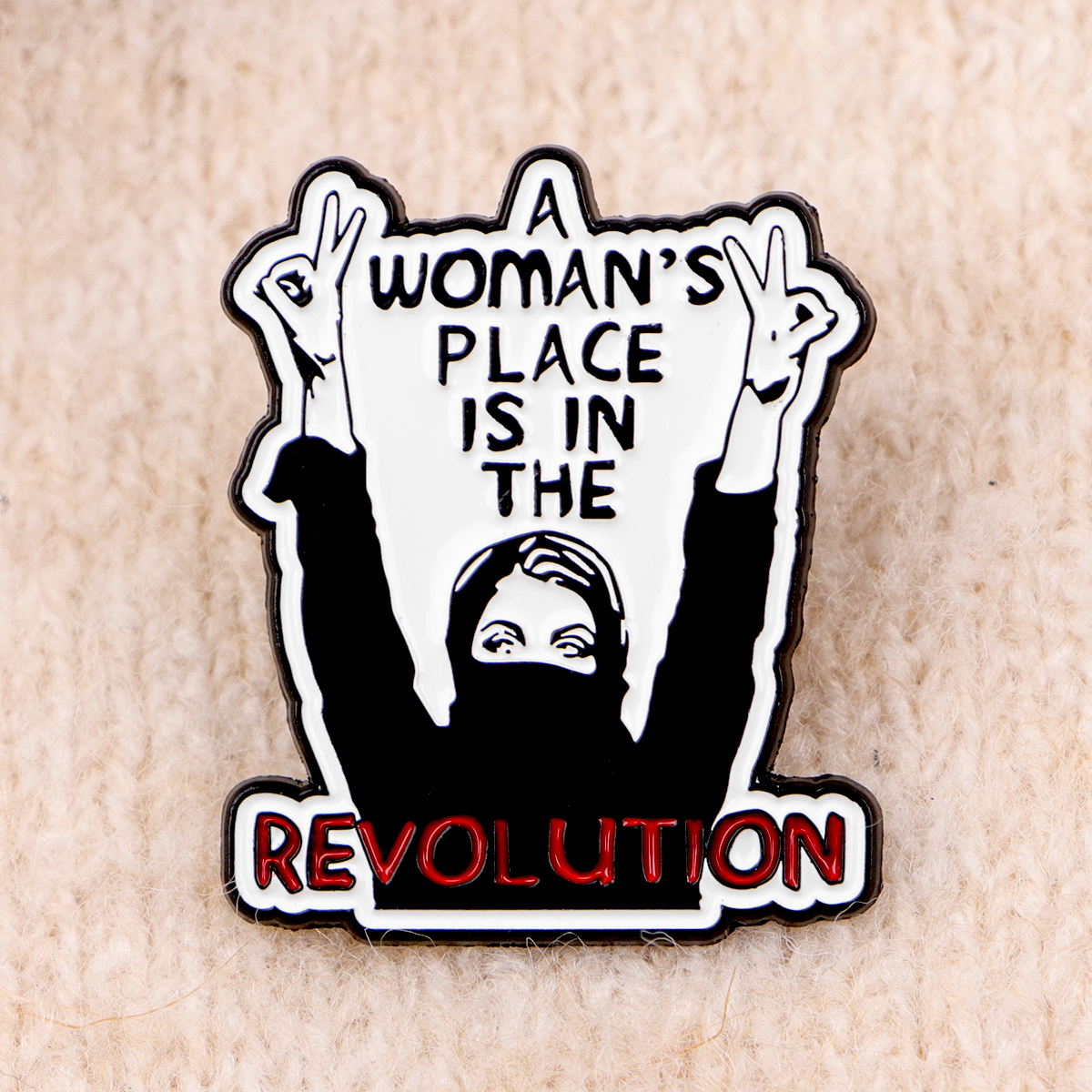 Pin’s féministe « A Woman’s Place Is in the Revolution » – Image 2